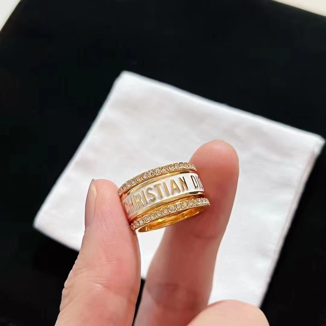 2023 Logo engrave Love tiny Ring CZ heart Extravagant Gold silver matt black brass letter diamond Rings Women men wedding Jewelry size 6 7 8 9
2023 Logo engrave Love tiny Ring CZ heart Extravagant Gold silver matt black brass letter diamond Rings Women men wedding Jewelry size 6 7 8 9