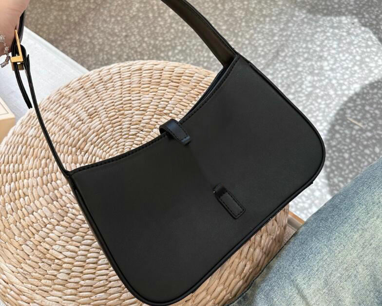 Women Designer Shoulder bag hobo bags Handbags classic Smooth leather underarm Crossbody tote handbag black caprese bags Fashion clutches
Women Designer Shoulder bag hobo bags Handbags classic Smooth leather underarm Crossbody tote handbag black caprese bags Fashion clutches