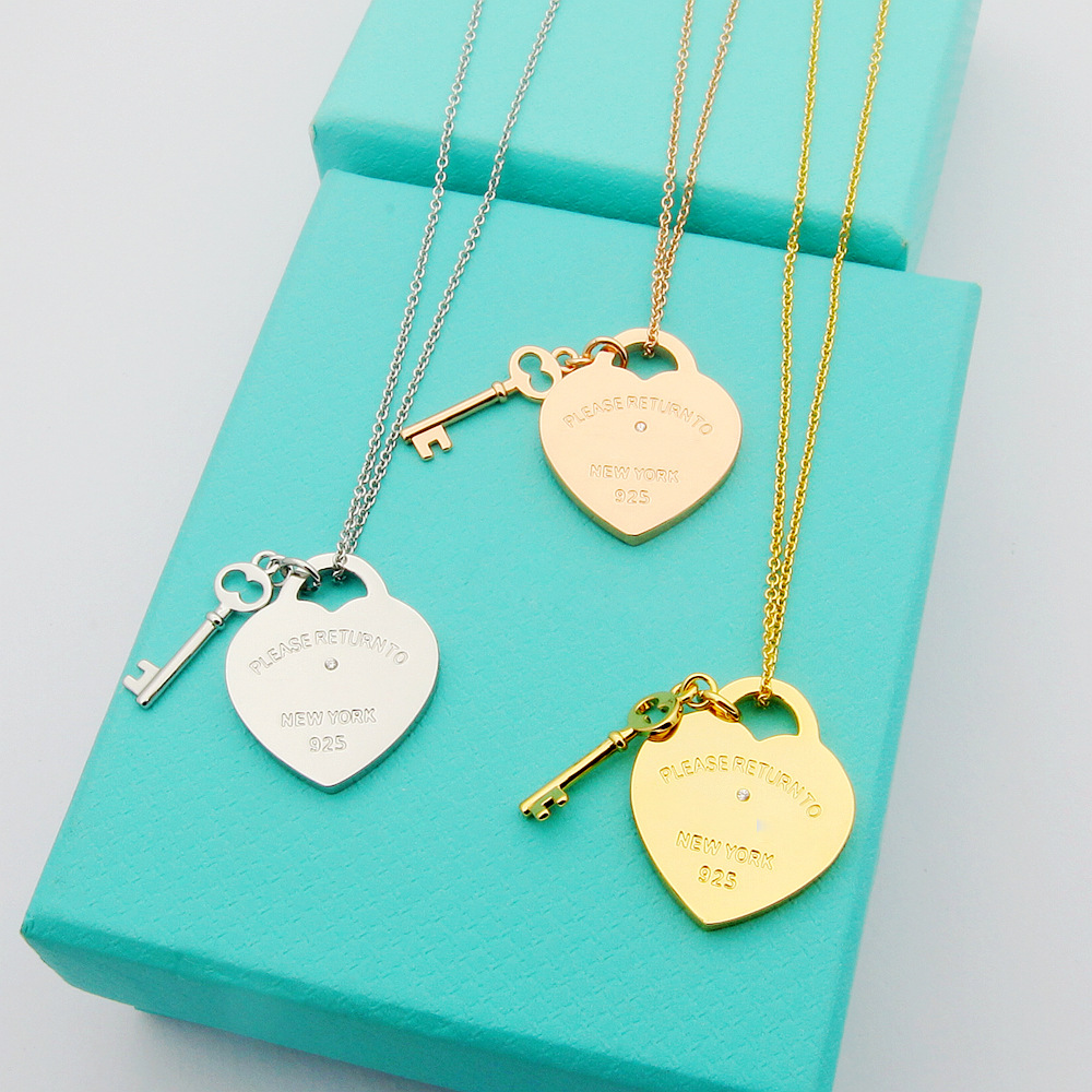 Top Quality Brass Luxury Necklaces Large Key Peach Heart Single Diamond Necklace Women Designer Jewelry
Top Quality Brass Luxury Necklaces Large Key Peach Heart Single Diamond Necklace Women Designer Jewelry