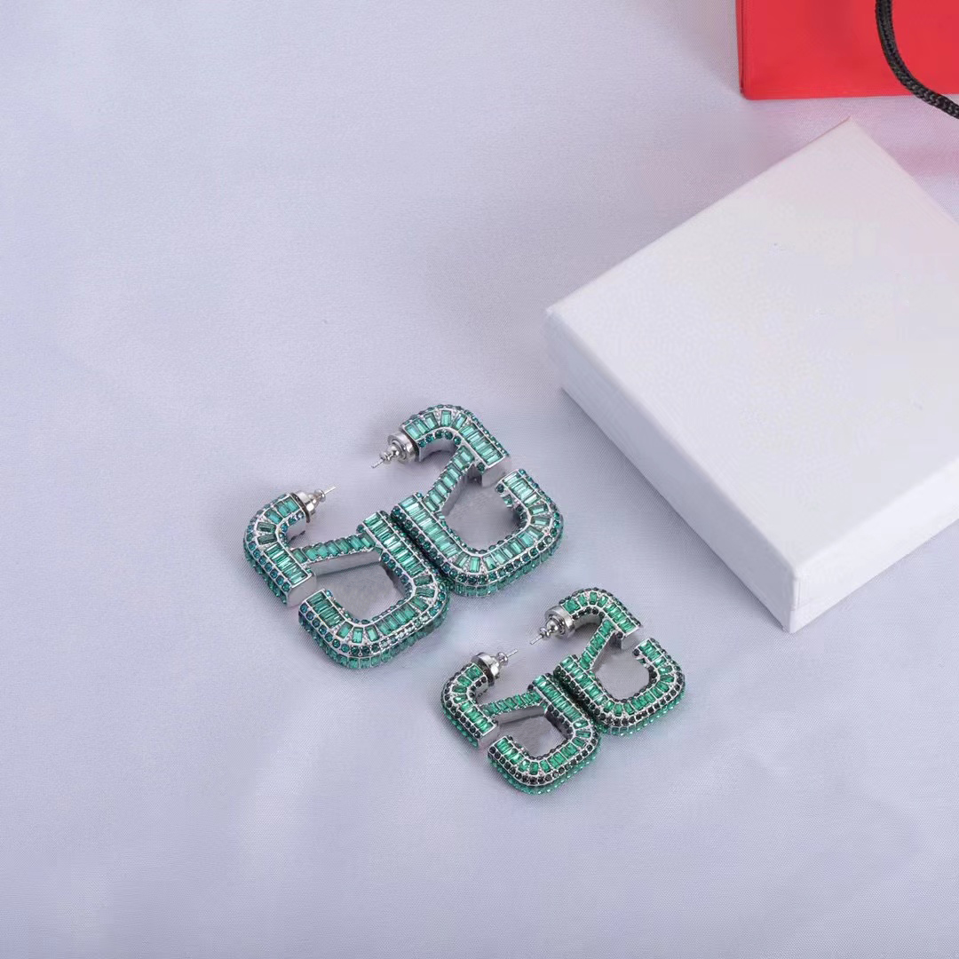 earrings designer for women stud luxury gold heart shape Green crystal Diamond 18K Gold Plated double V letter 925s silver jewelry classic Party Gifts
earrings designer for women stud luxury gold heart shape Green crystal Diamond 18K Gold Plated double V letter 925s silver jewelry classic Party Gifts