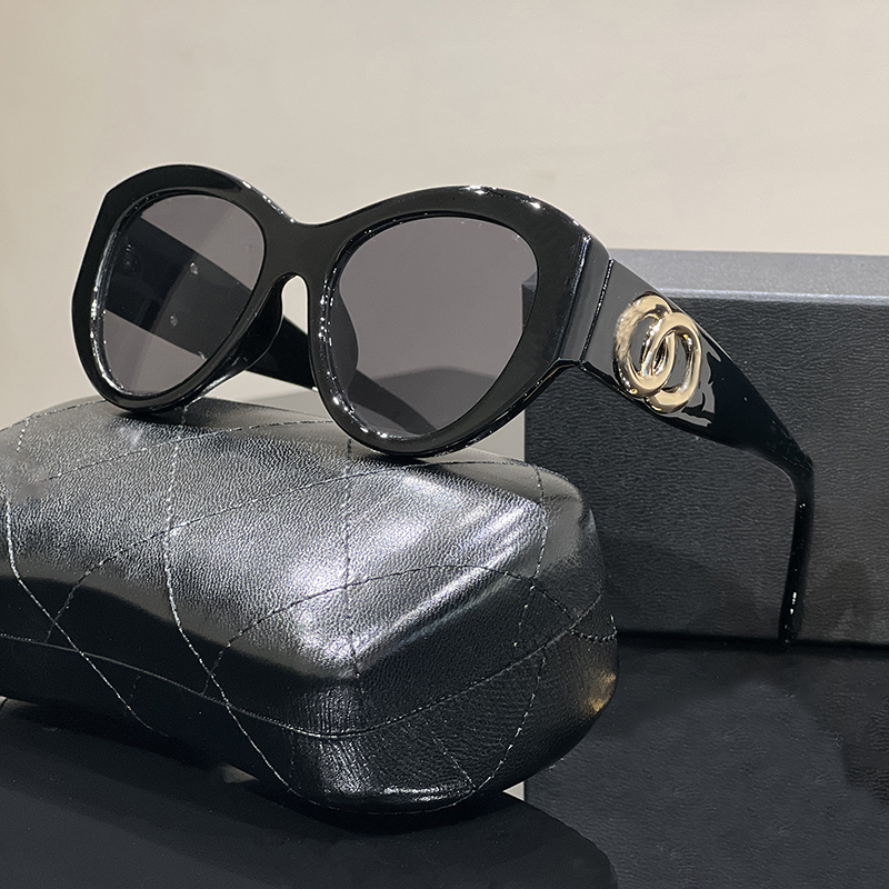 Luxury Designer Sunglasses Man Outdoor Sunglasses Metal Frame Fashion Classic Lady Sun Protection Glasses Mirror Unisex Nice Gift
Luxury Designer Sunglasses Man Outdoor Sunglasses Metal Frame Fashion Classic Lady Sun Protection Glasses Mirror Unisex Nice Gift