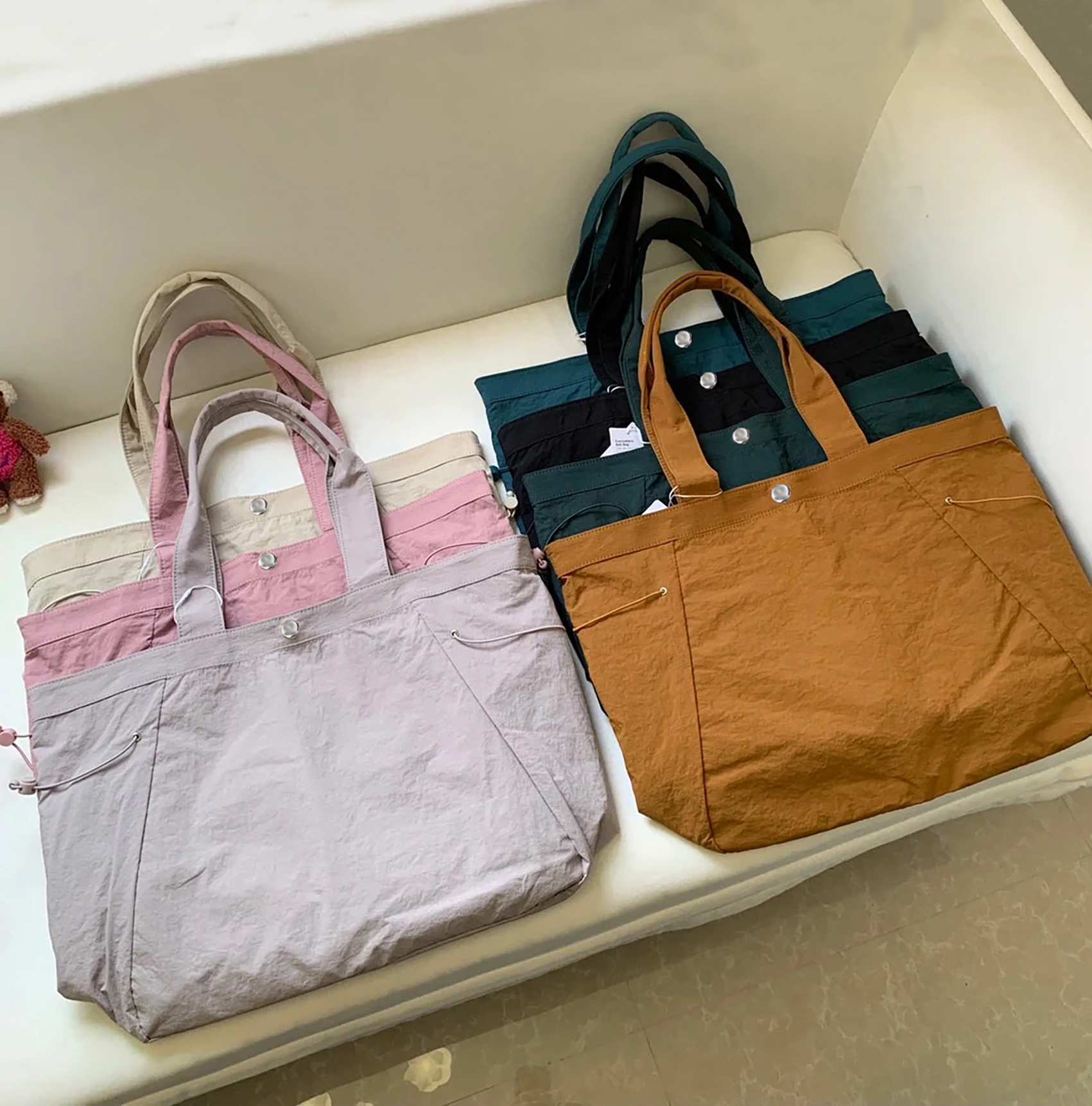 luxury high quality womans cosmetic Totes designer canvas embroider lulu Clutch bags Shopping large hand Bag toiletry Cross Body bag mans gym nylon Shoulder Bags, Grey
luxury high quality womans cosmetic Totes designer canvas embroider lulu Clutch bags Shopping large hand Bag toiletry Cross Body bag mans gym nylon Shoulder Bags, Grey