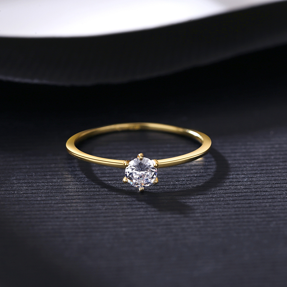 European Noble Charm Women Brand 3A Zircon Ring Fashion Luxury s925 Sterling Silver Ring Plating 18k Gold Female Classic Ring Wedding Party High-end Jewelry Gift
European Noble Charm Women Brand 3A Zircon Ring Fashion Luxury s925 Sterling Silver Ring Plating 18k Gold Female Classic Ring Wedding Party High-end Jewelry Gift