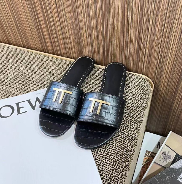 Luxury Women Slippers Summer Fashion New High quality Genuine Leather Non-Slip Flat Sandal Open Toes Flat Ladies Outdoor Beach Sandals Slide Size eu35-41 With Box, Black
Luxury Women Slippers Summer Fashion New High quality Genuine Leather Non-Slip Flat Sandal Open Toes Flat Ladies Outdoor Beach Sandals Slide Size eu35-41 With Box, Black