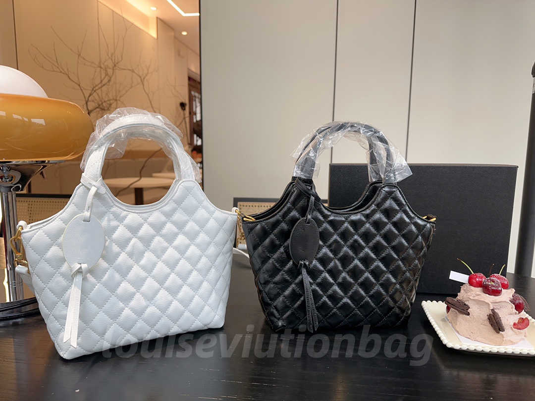Shopping bags Totes icare maxi in quilted lambskin real leather large capacity shoulder tote bag diamond with chain coin wallet summer saints 103552, White
Shopping bags Totes icare maxi in quilted lambskin real leather large capacity shoulder tote bag diamond with chain coin wallet summer saints 103552, White