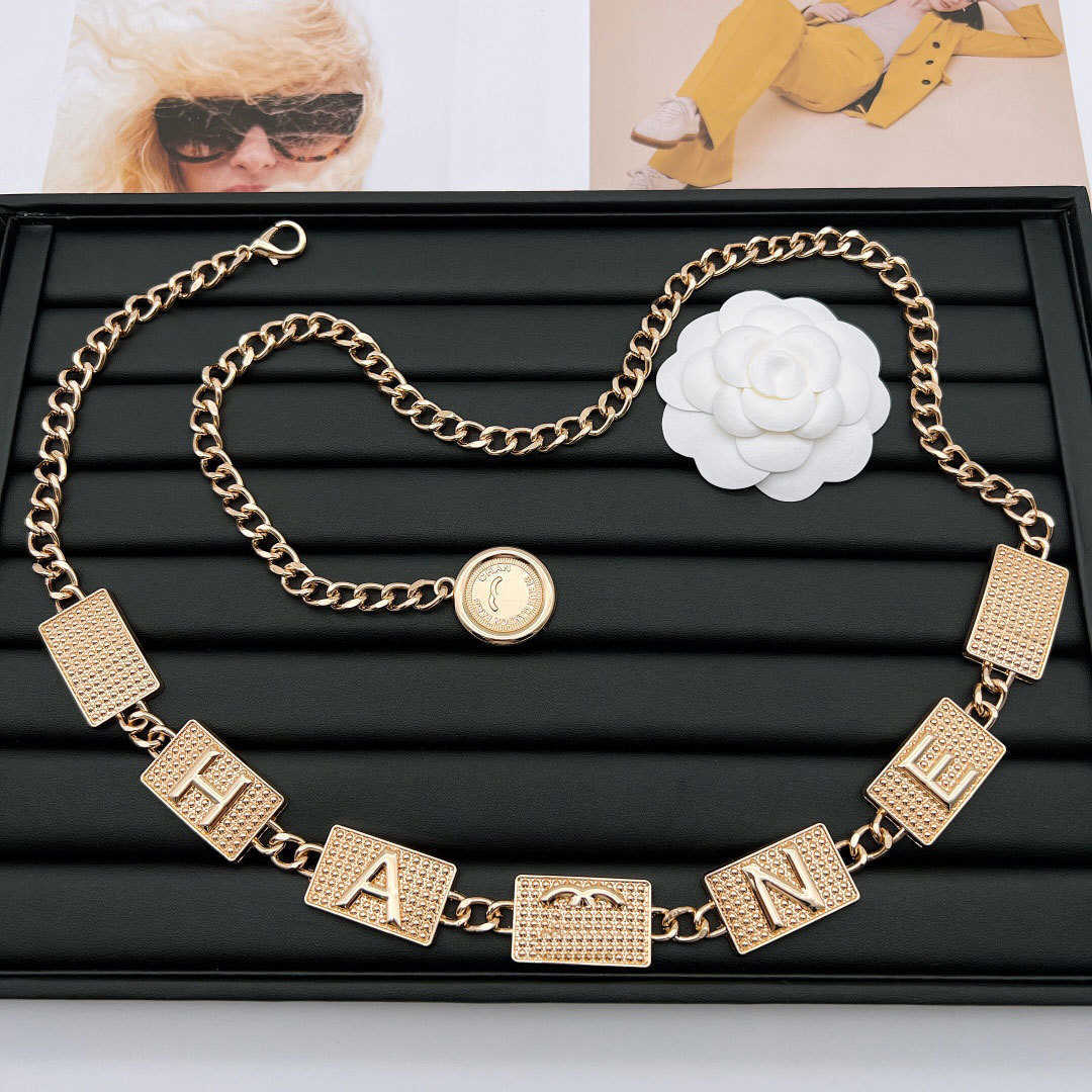 Famous Brand Ladies Metal Chain Dress Decoration Fashion Letter Waist Chain Classic Luxury Belt Women Designer Girl Party Belts TopSelling
Famous Brand Ladies Metal Chain Dress Decoration Fashion Letter Waist Chain Classic Luxury Belt Women Designer Girl Party Belts TopSelling