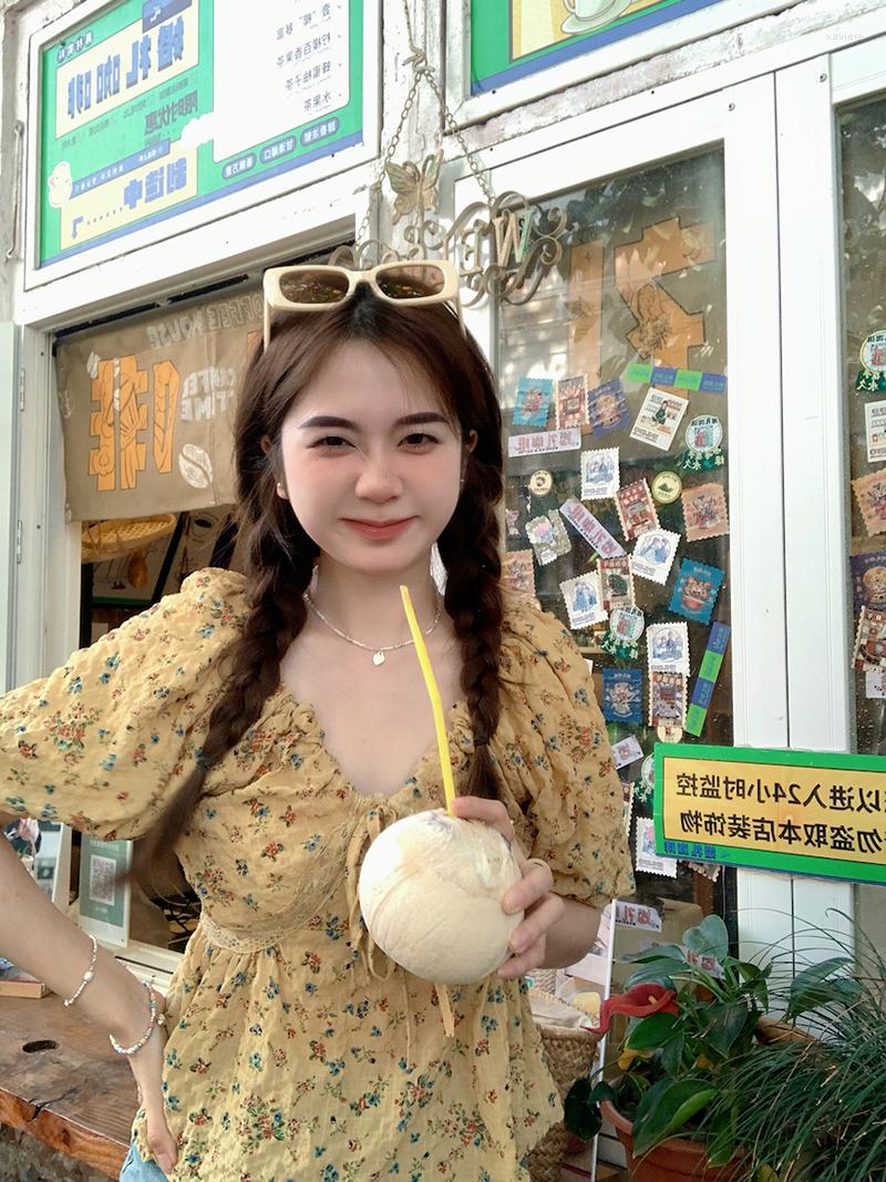 Women's T Shirts GBD3228 Fragmented Bubble Short Sleeve Shirt For Women's Summer 2023 Sweet V-neck Thin Design Top Chic, Beige
Women's T Shirts GBD3228 Fragmented Bubble Short Sleeve Shirt For Women's Summer 2023 Sweet V-neck Thin Design Top Chic, Beige