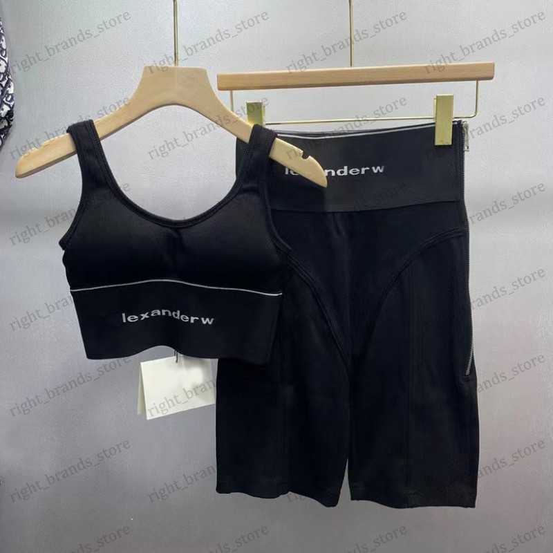 Women's Tracksuits 2023ss fashion luxury women's tops sports undershirt set tights short umbilical sexy high quality Y2k T230524
Women's Tracksuits 2023ss fashion luxury women's tops sports undershirt set tights short umbilical sexy high quality Y2k T230524