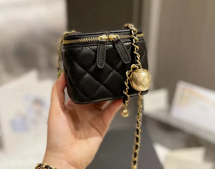 Women Crossbody Bags Shoulder Handbags Designer Luxury Mini Portable Box Cosmetic Lipstick Bag Sheepskin Black Ladies Fashion Small Purses Golden Ball Chain 11cm, Grey sheepskin
Women Crossbody Bags Shoulder Handbags Designer Luxury Mini Portable Box Cosmetic Lipstick Bag Sheepskin Black Ladies Fashion Small Purses Golden Ball Chain 11cm, Grey sheepskin