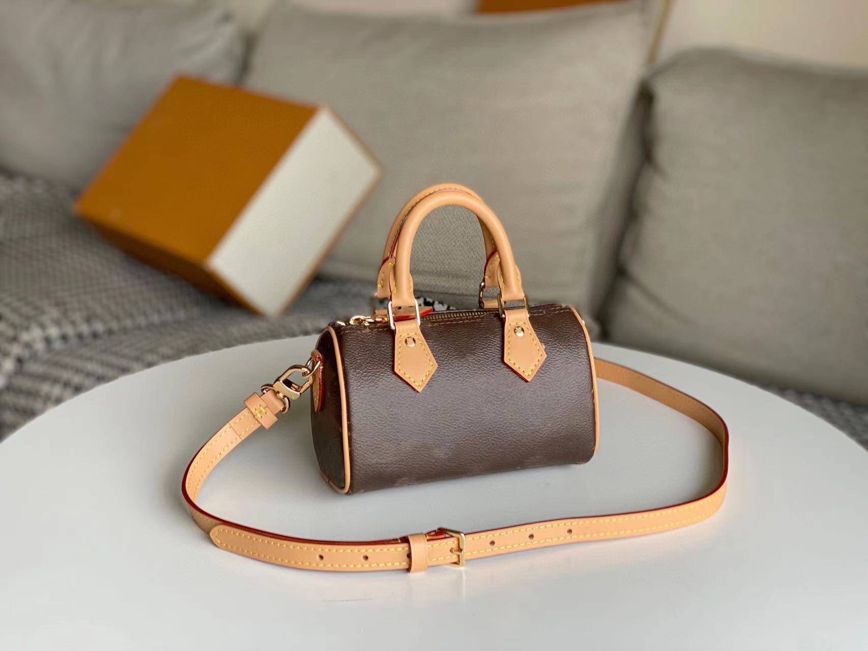 Designer Bag Ladies Handbag Crossbody Bag Shoulder bag SS22 Luxury 1V brand classic brown cofskin stitching canvas Gold hardware accessories mini pillow bag
Designer Bag Ladies Handbag Crossbody Bag Shoulder bag SS22 Luxury 1V brand classic brown cofskin stitching canvas Gold hardware accessories mini pillow bag