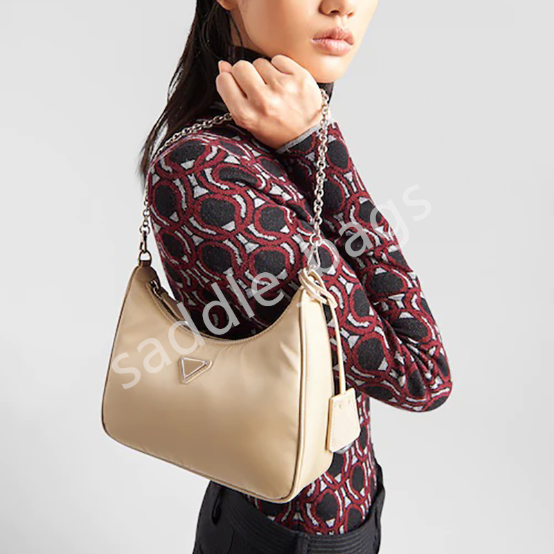 Luxury Shoulder Bag Designer Bag Re-Edition 2005 3-in-1 Crossbody Nylon Mini Hobo Handbag Saffiano Leather Trim with Detachable Pouch Zipper Pull Closure With Box, White-gold
Luxury Shoulder Bag Designer Bag Re-Edition 2005 3-in-1 Crossbody Nylon Mini Hobo Handbag Saffiano Leather Trim with Detachable Pouch Zipper Pull Closure With Box, White-gold