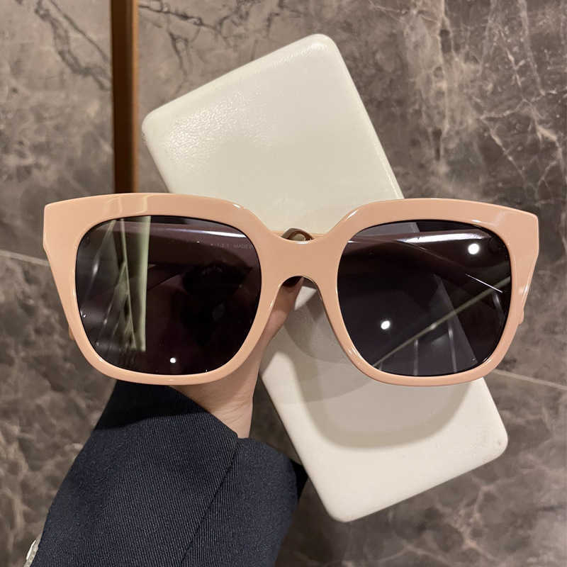 22 Saijia Arc de Triomphe fashion personalized Women's net red same pink white square Sunglasses
22 Saijia Arc de Triomphe fashion personalized Women's net red same pink white square Sunglasses