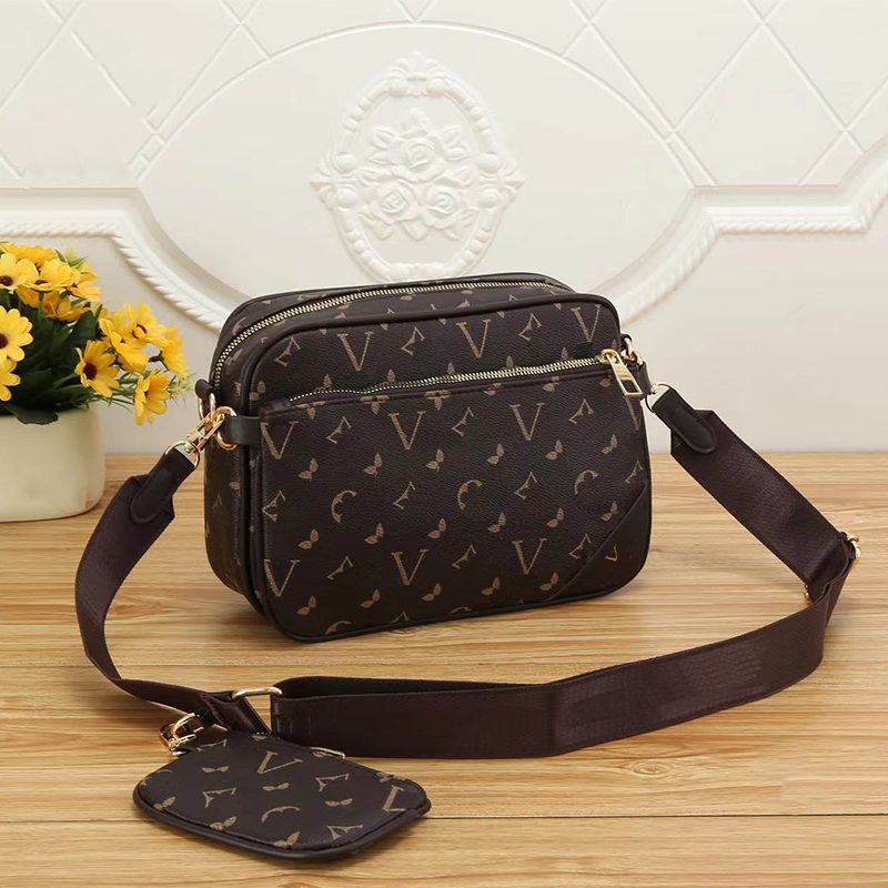 Designer bag luxury shoulder bag crossbody bag Camera bag Men Crossbody Bag Elegant versatile wallet Designer to be super convenient comfortable very good, Black
Designer bag luxury shoulder bag crossbody bag Camera bag Men Crossbody Bag Elegant versatile wallet Designer to be super convenient comfortable very good, Black