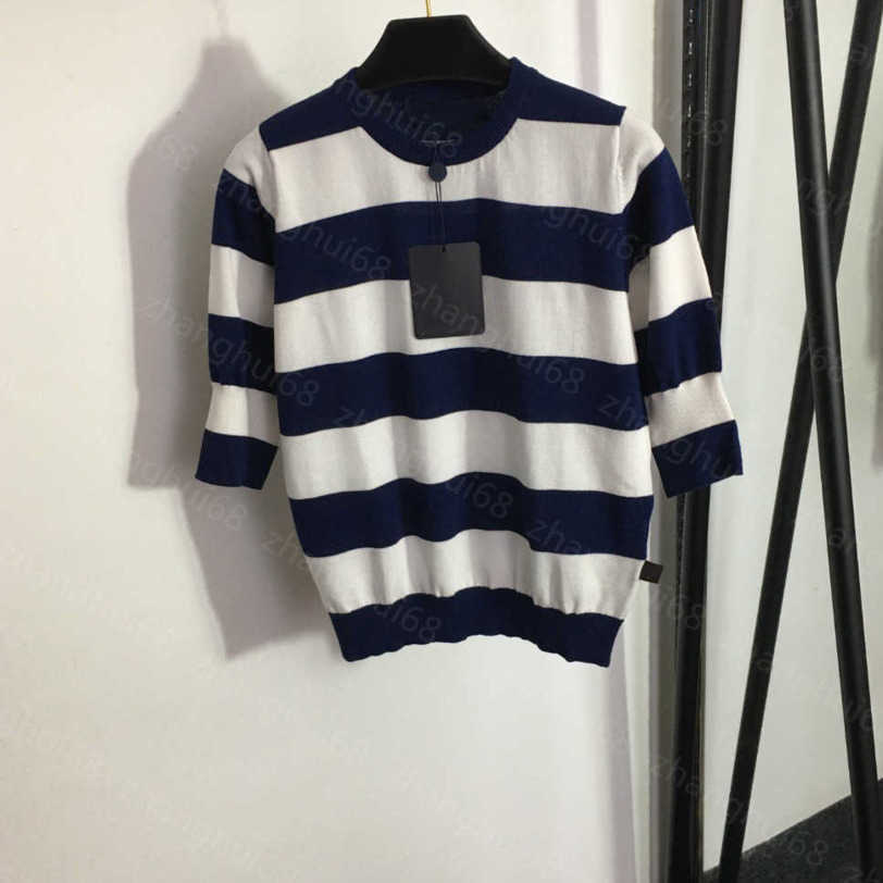 23ss Womens Knits womens designer clothing Contrasting color striped short-sleeved sweater top High quality womens clothes a1, 27
23ss Womens Knits womens designer clothing Contrasting color striped short-sleeved sweater top High quality womens clothes a1, 27