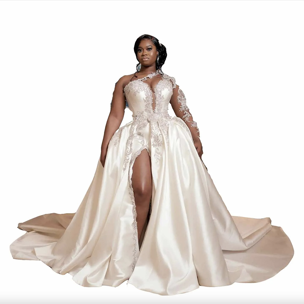 2023 Sexy Bling A Line Wedding Dresses Silver Crystal Beads One Shoulder Satin Illusion Long Sleeves Side Split Overskirts Satin Ball Gown Bridal Dres