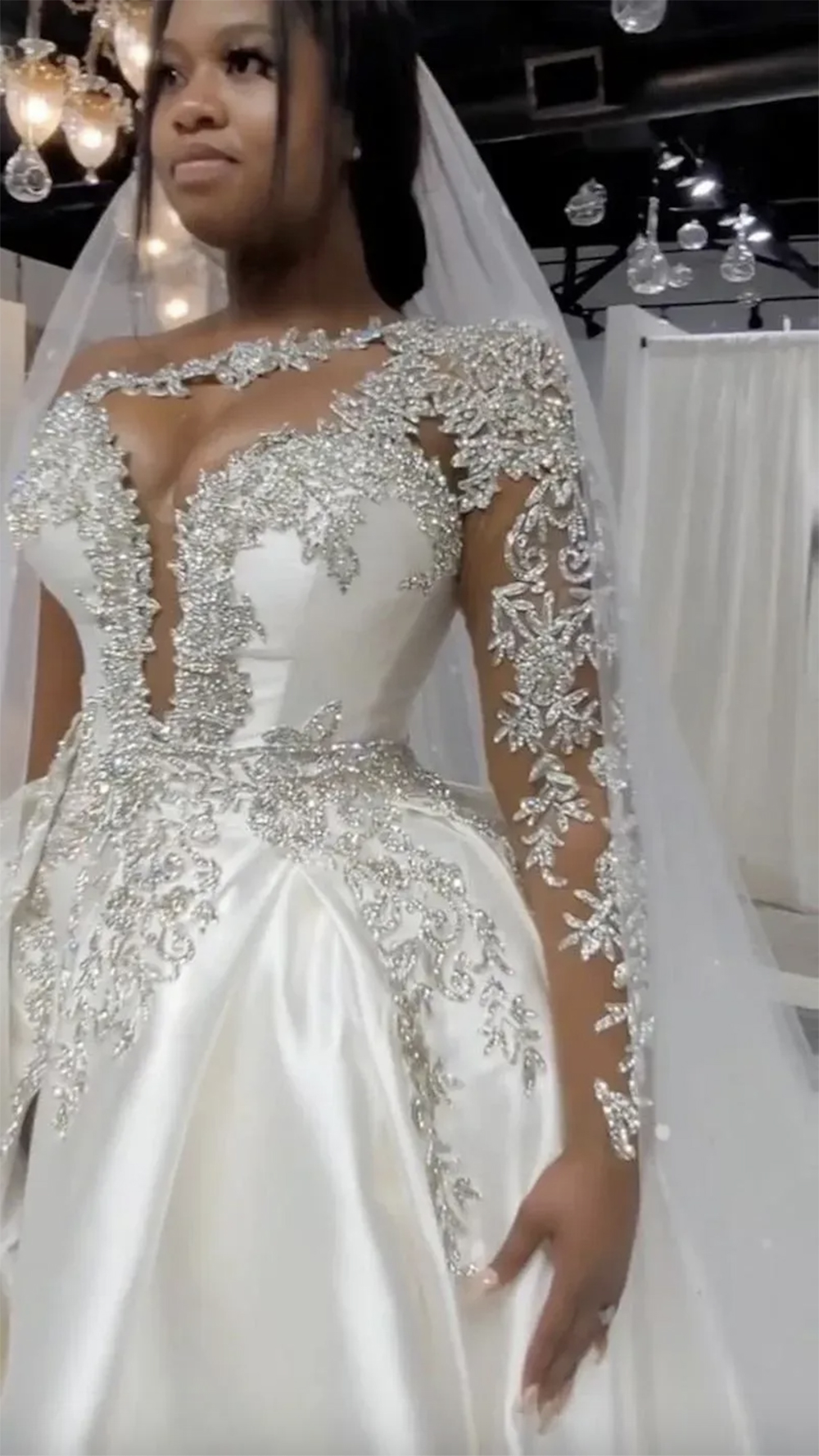 2023 Sexy Bling A Line Wedding Dresses Silver Crystal Beads One Shoulder Satin Illusion Long Sleeves Side Split Overskirts Satin Ball Gown Bridal Dres