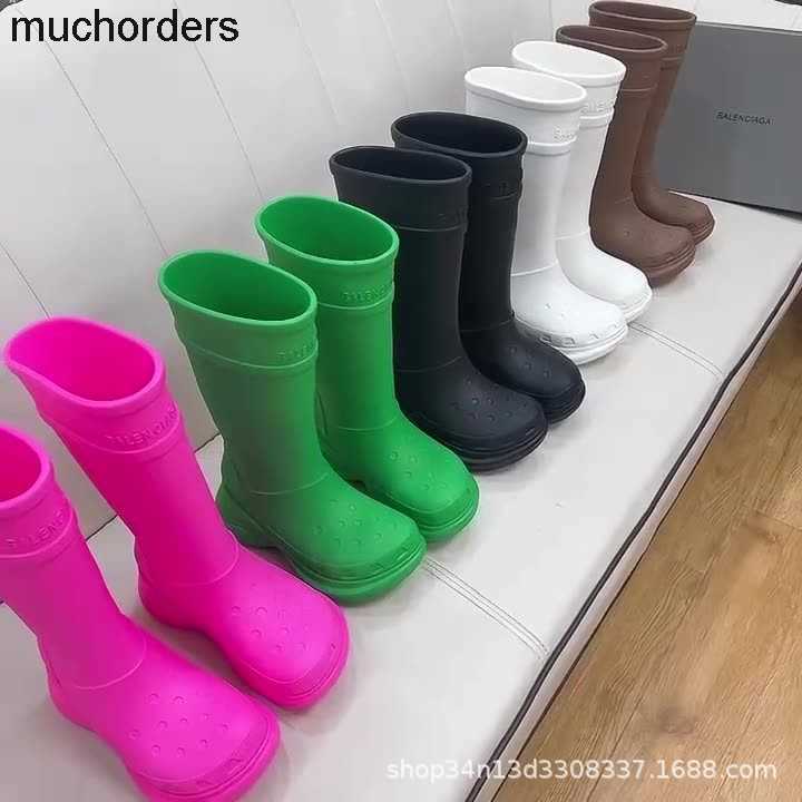 High Edition B Family's New Paris 2023 Fashion Week Show Style Elevated Rain Boots Kanyewest Same American Boots, White
High Edition B Family's New Paris 2023 Fashion Week Show Style Elevated Rain Boots Kanyewest Same American Boots, White
