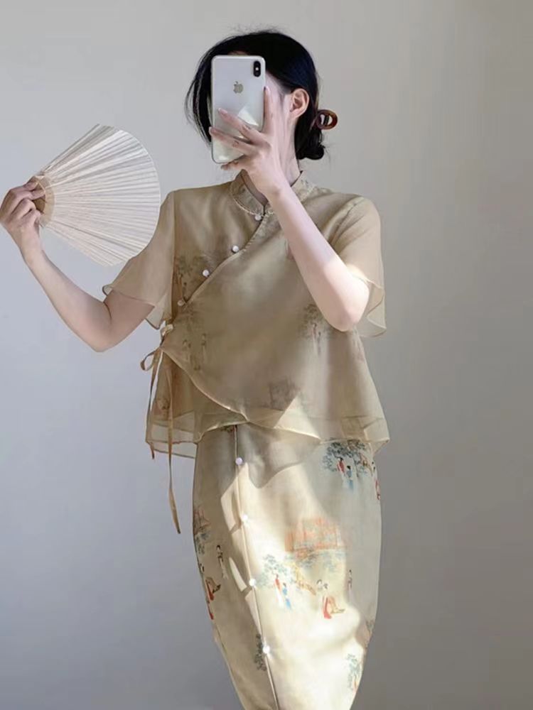 New Chinese style antique Hanfu set for young girls with a youthful temperament, national style button up top, half skirt, two piece set for summer
New Chinese style antique Hanfu set for young girls with a youthful temperament, national style button up top, half skirt, two piece set for summer