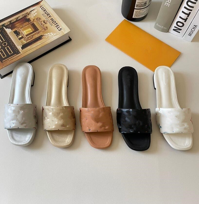 Designer Color Letter Woman Slippers Garden Series Printed Letter Design Ladies Flip-Flop Luxury Brand Low Heel Sandals Slides Slippers Sandals Beach Shoes
Designer Color Letter Woman Slippers Garden Series Printed Letter Design Ladies Flip-Flop Luxury Brand Low Heel Sandals Slides Slippers Sandals Beach Shoes