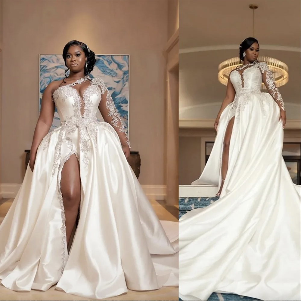 2023 Sexy Bling A Line Wedding Dresses Silver Crystal Beads One Shoulder Satin Illusion Long Sleeves Side Split Overskirts Satin Ball Gown Bridal Dres