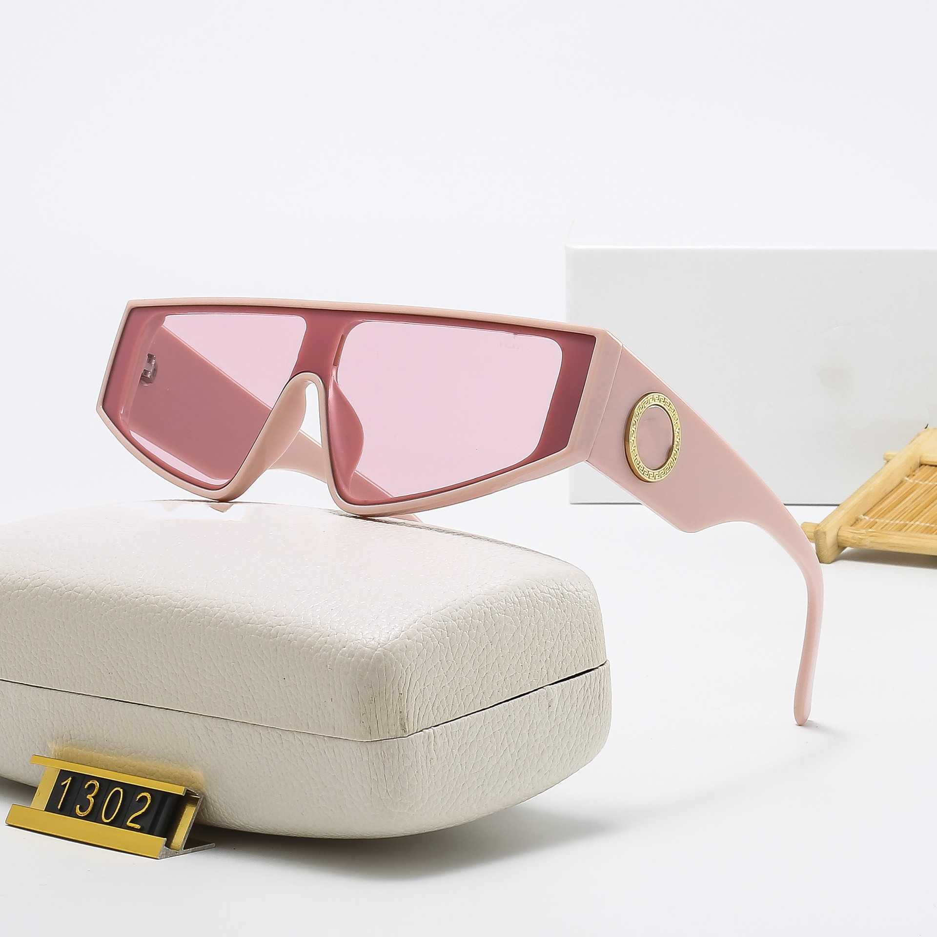 Fashionable polygonal small frame sunglasses for men and women, sunglasses for men and women, driving, street shooting, concave shape glasses
Fashionable polygonal small frame sunglasses for men and women, sunglasses for men and women, driving, street shooting, concave shape glasses