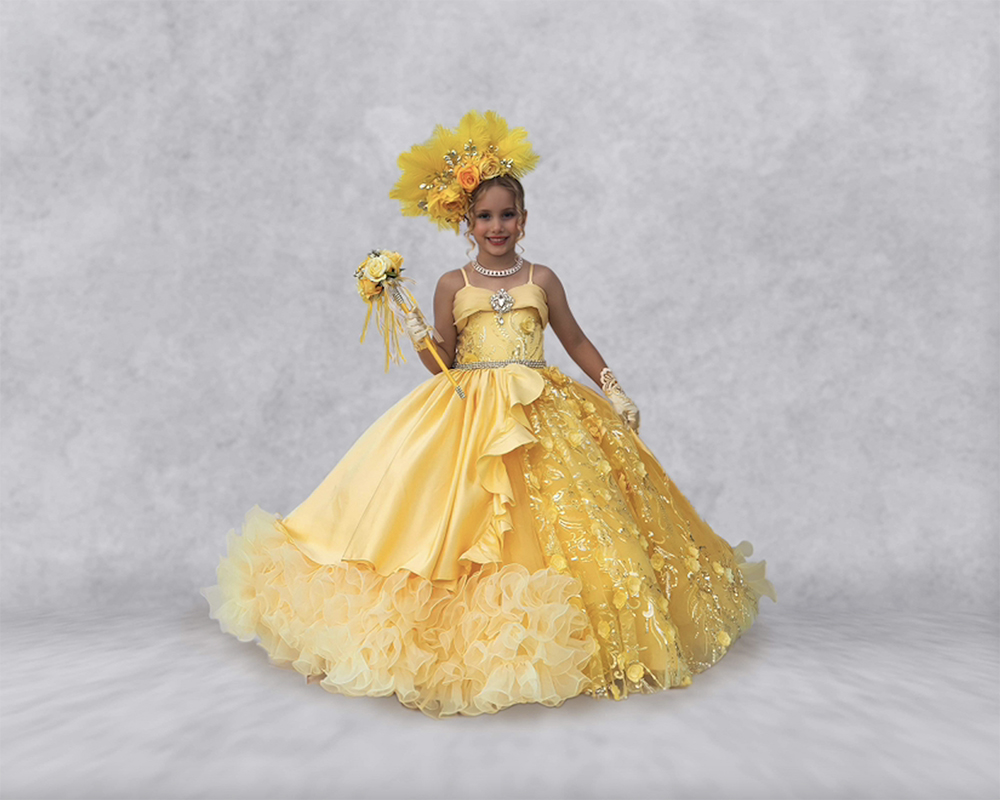 2023 Luxurious Lace Beaded Flower Girl Dresses Ball Gown Crystals Tiers Organza Tutu Lilttle Kids Birthday Pageant Weddding Gowns 0509