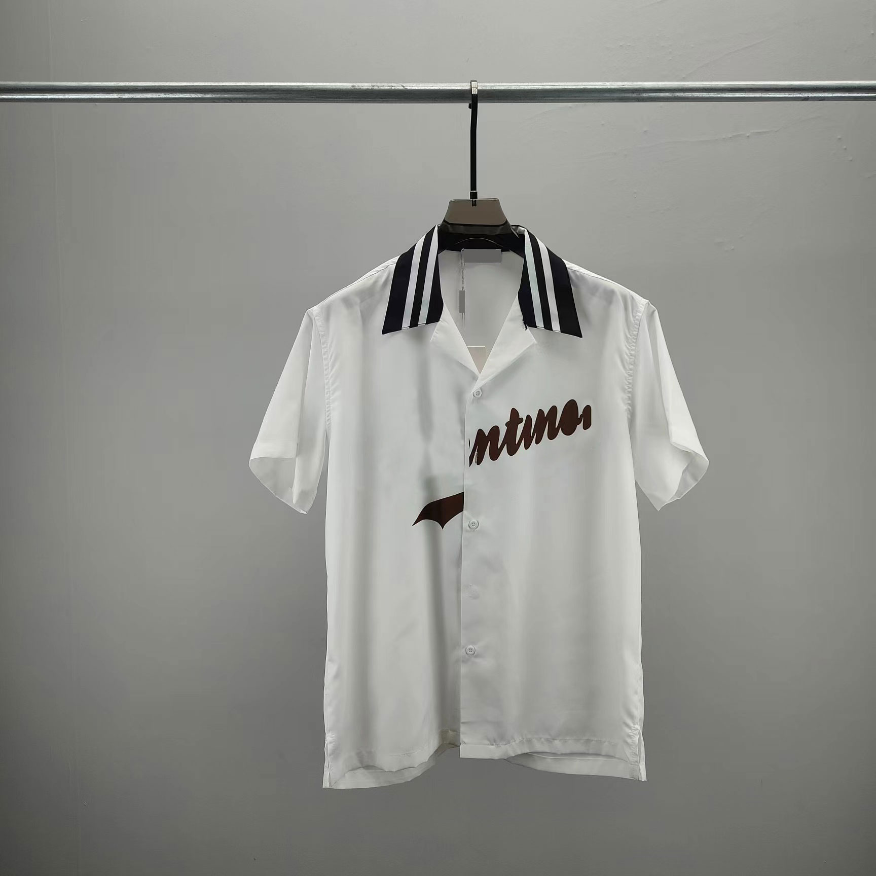 2023 Designers T-shirts Men's Casual Shirts summer Fashion Chest Letter Shirt Casual Luxurys Clothing Streets Short Sleeve Hip hop Tops Fit tide brand same style M-3XL
2023 Designers T-shirts Men's Casual Shirts summer Fashion Chest Letter Shirt Casual Luxurys Clothing Streets Short Sleeve Hip hop Tops Fit tide brand same style M-3XL