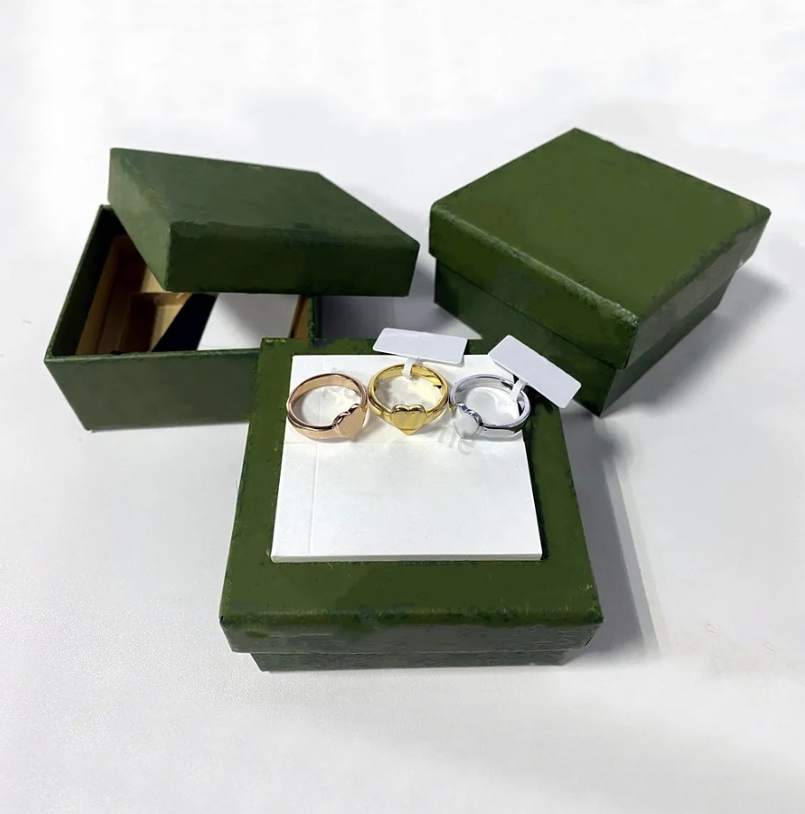 Famous Lover Ring Designer Heart Band Rings for Women Mens Jewelry Luxury Fashion Unisex Gold Silver Rose Colors Stainless Steel Lady Party with Green box Size 5-10
Famous Lover Ring Designer Heart Band Rings for Women Mens Jewelry Luxury Fashion Unisex Gold Silver Rose Colors Stainless Steel Lady Party with Green box Size 5-10
