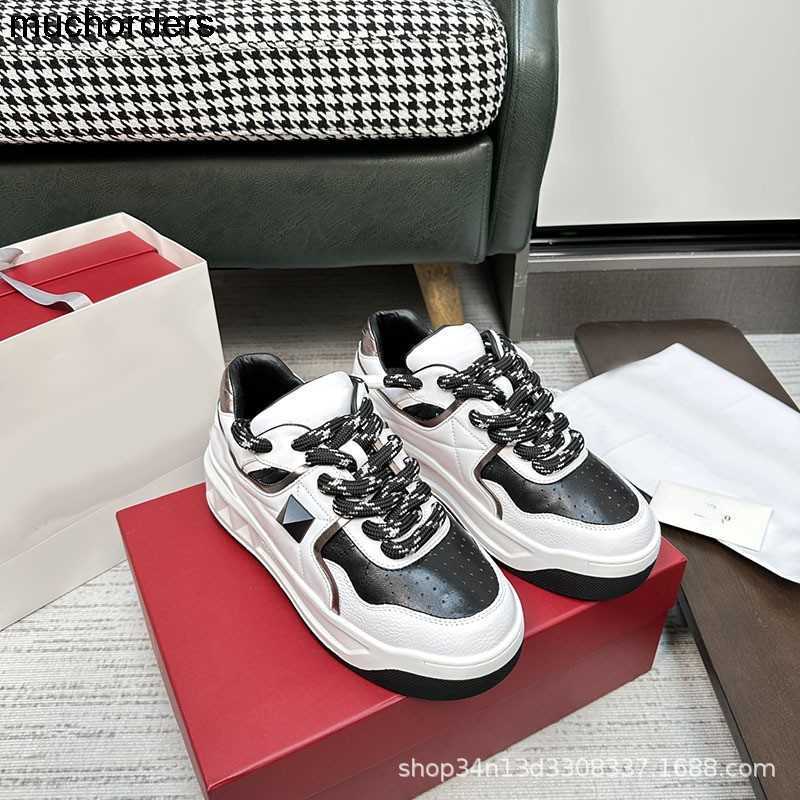 Version 2023 New Pink Little White Shoes Star Same Genuine Leather Willow Nail Dad Shoes Men's and Women's Couple Sports Shoes
Version 2023 New Pink Little White Shoes Star Same Genuine Leather Willow Nail Dad Shoes Men's and Women's Couple Sports Shoes