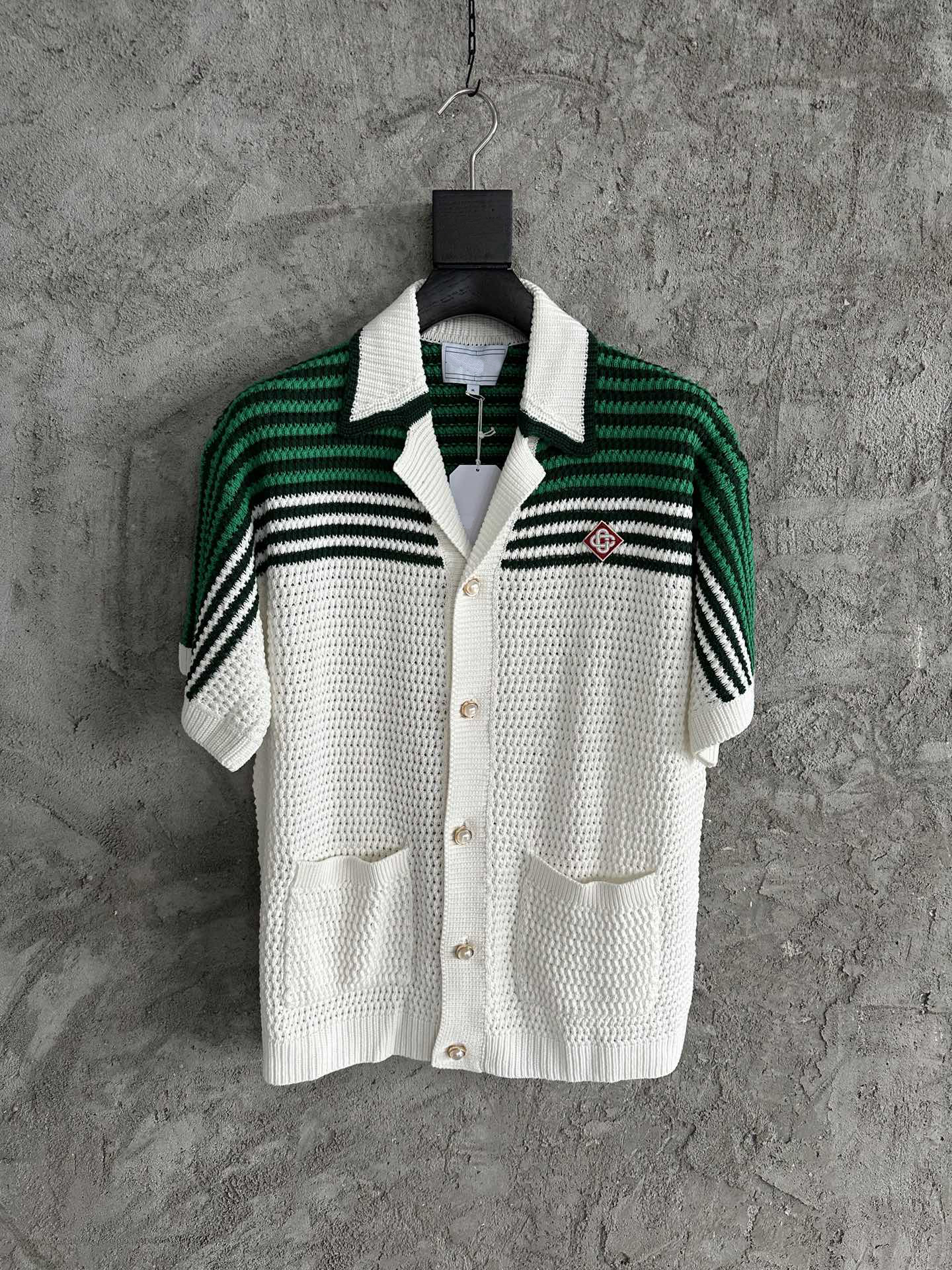 2023 spring summer new designer shirts highquality knitted material hollow design fashion single-breasted US size luxury mens short sleeved shirts, White
2023 spring summer new designer shirts highquality knitted material hollow design fashion single-breasted US size luxury mens short sleeved shirts, White