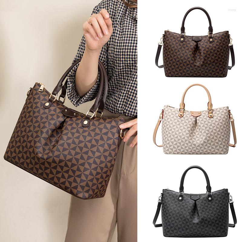 Evening Bags Niche Design Hand-held Women's Bag Large Capacity Commuter Tote Stylish Pinwheel Print Vintage One-shoulder Underarm, Black 
Evening Bags Niche Design Hand-held Women's Bag Large Capacity Commuter Tote Stylish Pinwheel Print Vintage One-shoulder Underarm, Black