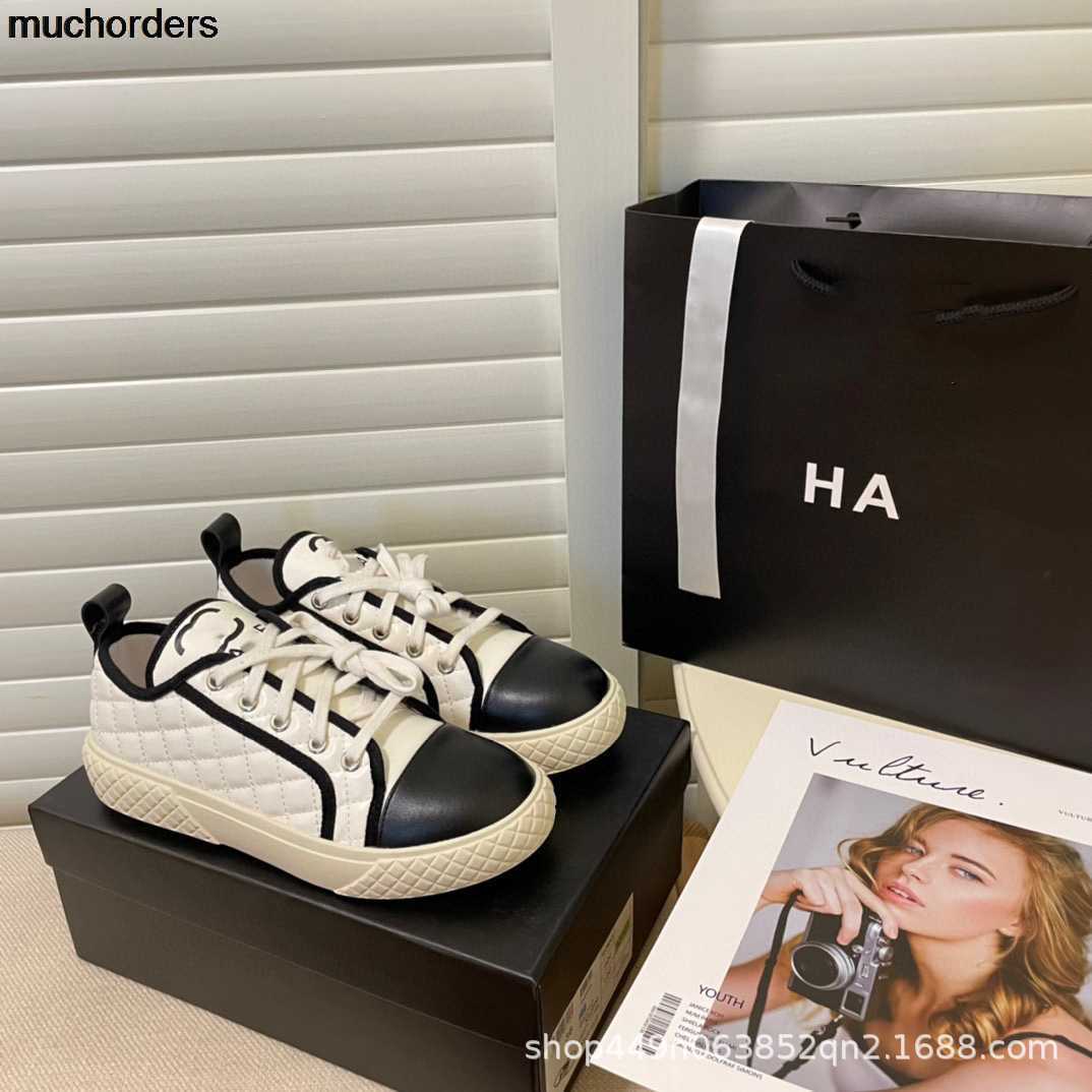 Xiaoxiangjia Biscuit Canvas Shoes Spring/Summer 2023 New Lingge Direct Printing Series Girlfriend Women's Shoes, Black printing
Xiaoxiangjia Biscuit Canvas Shoes Spring/Summer 2023 New Lingge Direct Printing Series Girlfriend Women's Shoes, Black printing