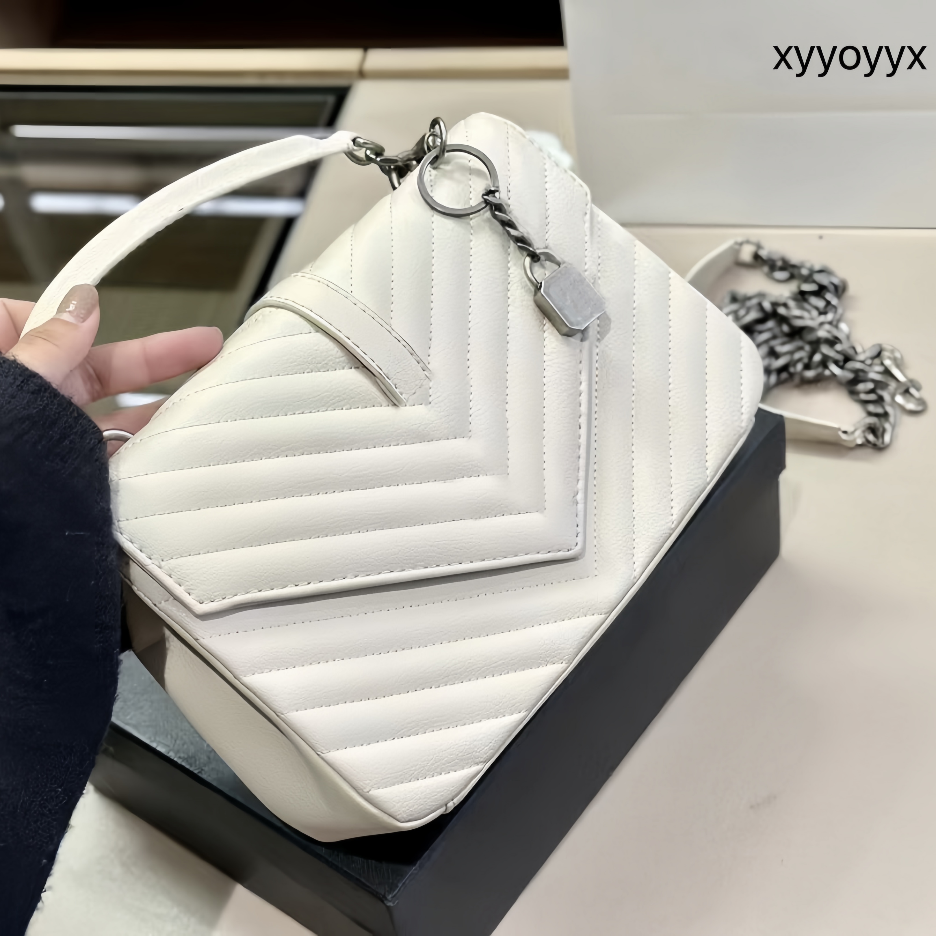 cross body Designer Bag tote woman bag designer designer bag Women Cream Stripes Alloy Sequined Genuine Leather luxurys bags handbags
cross body Designer Bag tote woman bag designer designer bag Women Cream Stripes Alloy Sequined Genuine Leather luxurys bags handbags