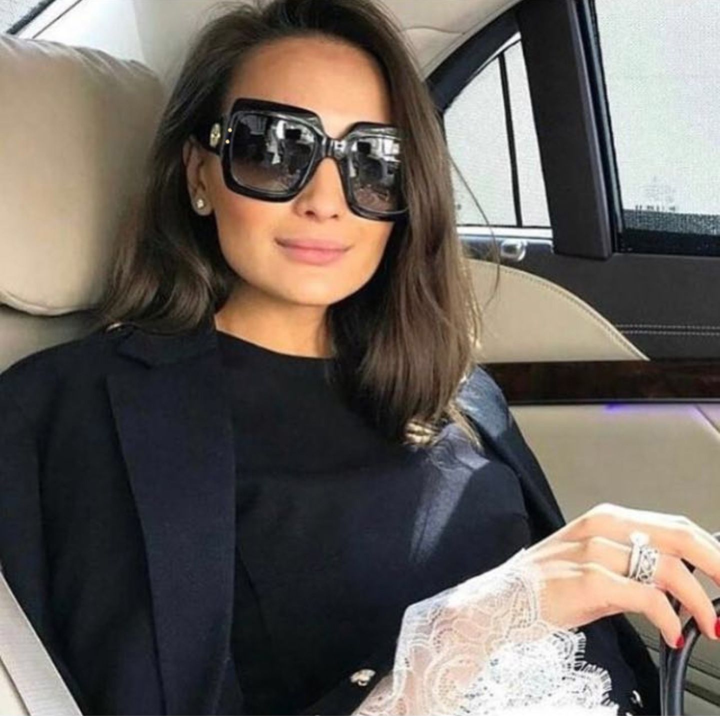 New trendy chic modern fashion sunglasses for beach vocation luxury designer oversized classic stylish women sun glasses eye wear shades uv proof
New trendy chic modern fashion sunglasses for beach vocation luxury designer oversized classic stylish women sun glasses eye wear shades uv proof