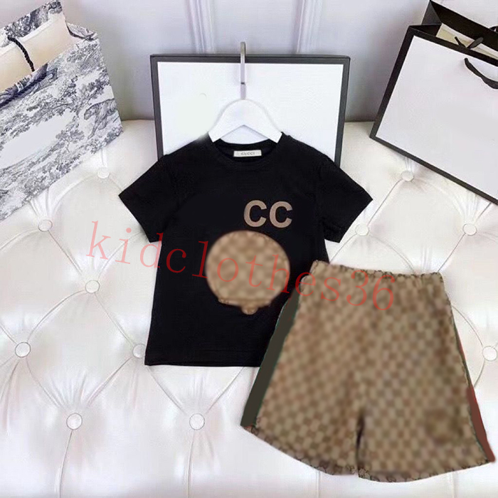 Luxury BOY AND GIRL kids Clothing Sets All over lettered white shorts T-shirt set fashion Italy fashion brand summer childrens treasures and girls cotton two-piece
Luxury BOY AND GIRL kids Clothing Sets All over lettered white shorts T-shirt set fashion Italy fashion brand summer childrens treasures and girls cotton two-piece