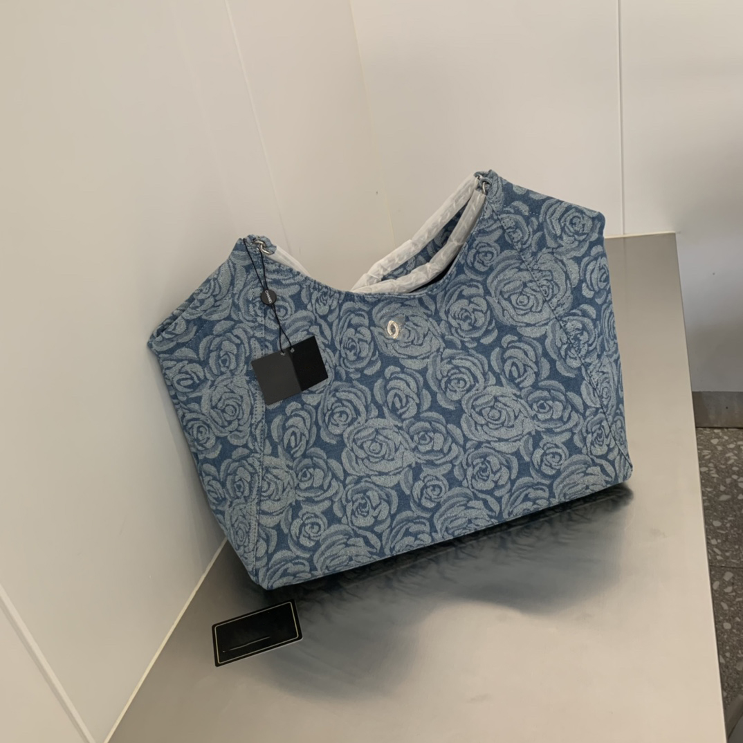 tote bag Denim Floral Grand Shopping Bag Tote Travel Designer Woman Sling Body Bag Most Expensive Handbag with Silver Chain Gabrielle Quilted, Blue
tote bag Denim Floral Grand Shopping Bag Tote Travel Designer Woman Sling Body Bag Most Expensive Handbag with Silver Chain Gabrielle Quilted, Blue