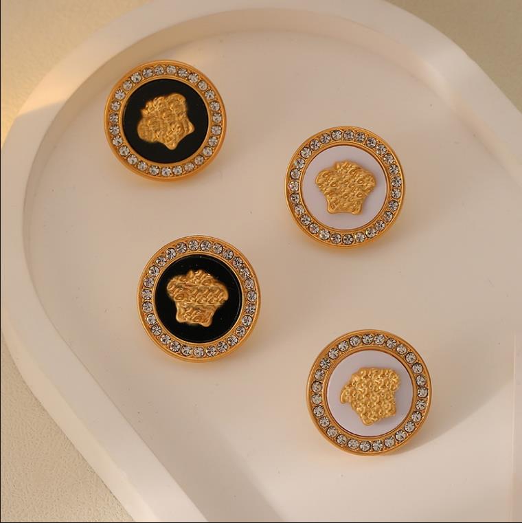 New designed Matte Statue Medieval Retro women Earrings Ear hoops studs Designer Jewelry E0w04
New designed Matte Statue Medieval Retro women Earrings Ear hoops studs Designer Jewelry E0w04