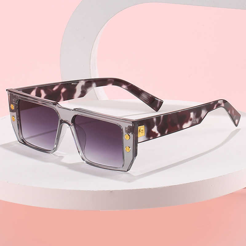 Fashionable large box sunglasses with rice nail decoration, trendy sunglasses, light luxury, modern runway glasses
Fashionable large box sunglasses with rice nail decoration, trendy sunglasses, light luxury, modern runway glasses