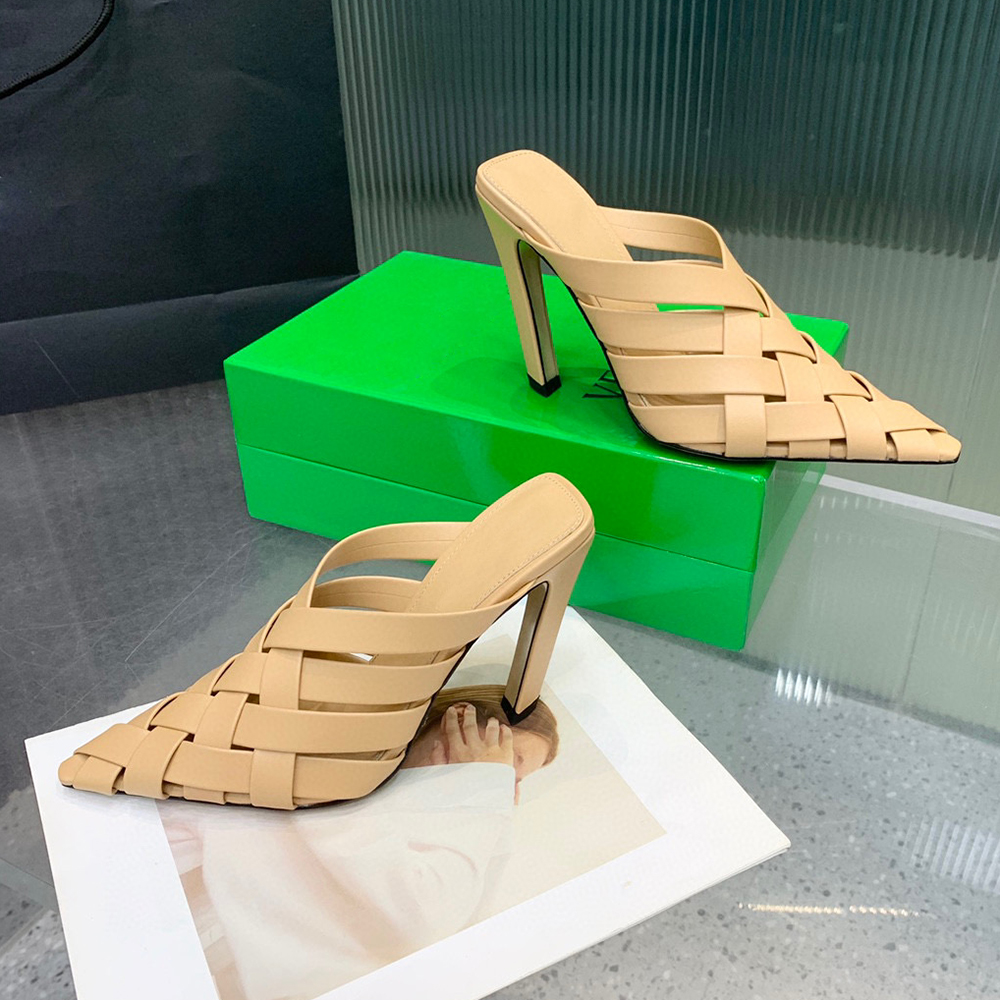 10mm stiletto Heels Muilezels Slippers nude smooth leather braid Tribute super high heel for party women luxury designer shoes sandal, Black
10mm stiletto Heels Muilezels Slippers nude smooth leather braid Tribute super high heel for party women luxury designer shoes sandal, Black