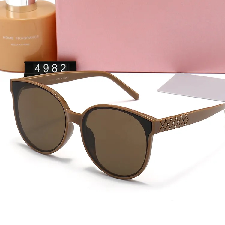 Hot Luxury Sunglasses lens Designer letter womens Mens Goggle senior Fashion Eyewear For Women eyeglasses frame Vintage Metal Sun Glasses With Box
Hot Luxury Sunglasses lens Designer letter womens Mens Goggle senior Fashion Eyewear For Women eyeglasses frame Vintage Metal Sun Glasses With Box