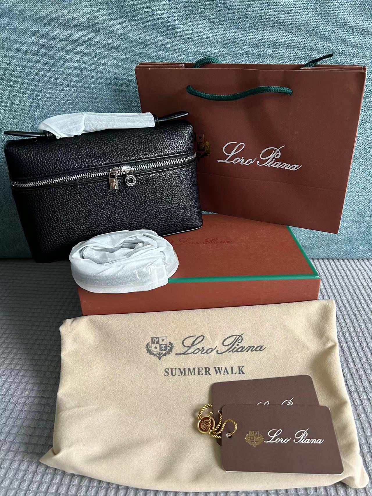 LP19 Simple Shoulder Evening Bag Lady Gift Loro Lunch Box Bag Women Evening Bags PIANA Lychee Pattern High-end Leather Lp Handbag
LP19 Simple Shoulder Evening Bag Lady Gift Loro Lunch Box Bag Women Evening Bags PIANA Lychee Pattern High-end Leather Lp Handbag