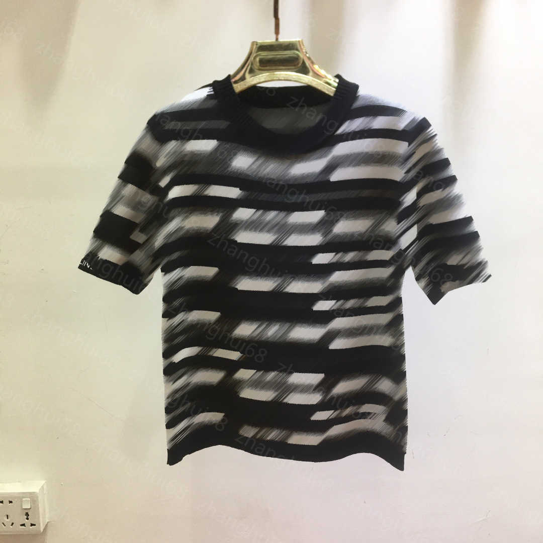 23ss womens designer clothing Womens Knits Crewneck monogram jacquard short sleeve knitted top High quality womens clothes, 25
23ss womens designer clothing Womens Knits Crewneck monogram jacquard short sleeve knitted top High quality womens clothes, 25