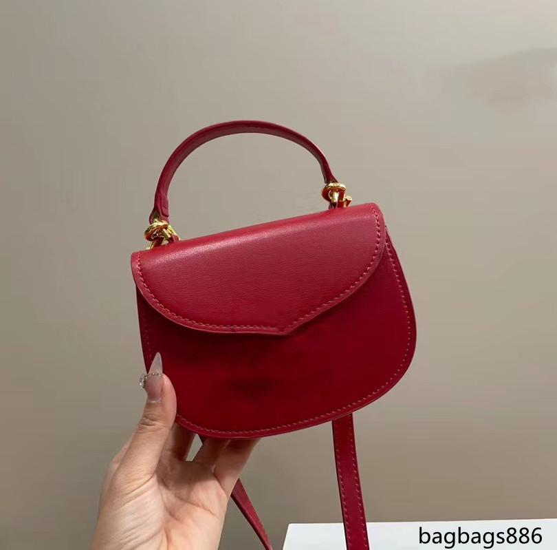 Designer bag luxury women portable saddle pack drill buckle portable chain mini purse handbag but also to the inclined shoulder bag, Pink
Designer bag luxury women portable saddle pack drill buckle portable chain mini purse handbag but also to the inclined shoulder bag, Pink