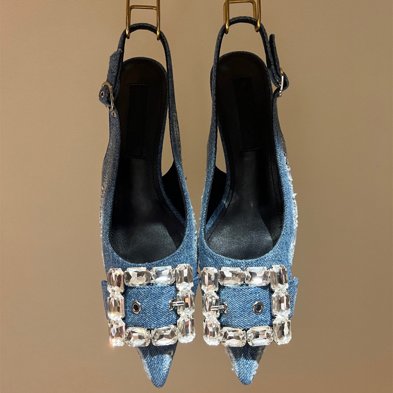 Summer Sexy Lady Women Sandals Blue Denim Genuine Leather Crystal Strass Strappy High Heels Sliingback Sandalias Sandals Party Shoes Designers Bridal Shoes, Color 1
Summer Sexy Lady Women Sandals Blue Denim Genuine Leather Crystal Strass Strappy High Heels Sliingback Sandalias Sandals Party Shoes Designers Bridal Shoes, Color 1