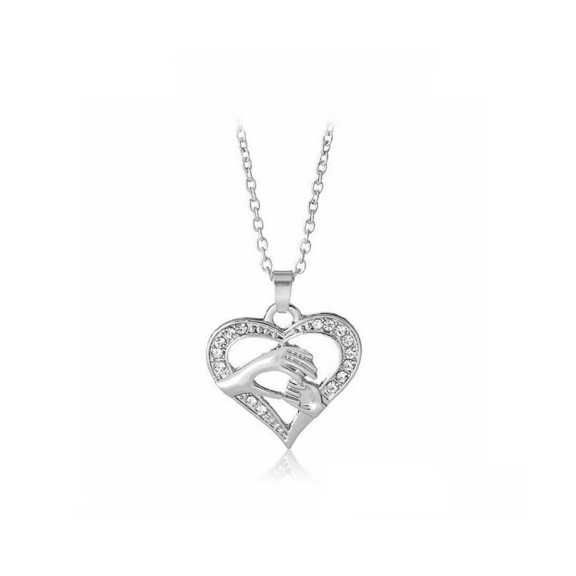 Pendant Necklaces Fashion Allmatch Threecolor Hand In Love Peach Heart Heartshaped Necklace Gsfn410 With Chain Mix Order Drop Delive Dh1Me
Pendant Necklaces Fashion Allmatch Threecolor Hand In Love Peach Heart Heartshaped Necklace Gsfn410 With Chain Mix Order Drop Delive Dh1Me