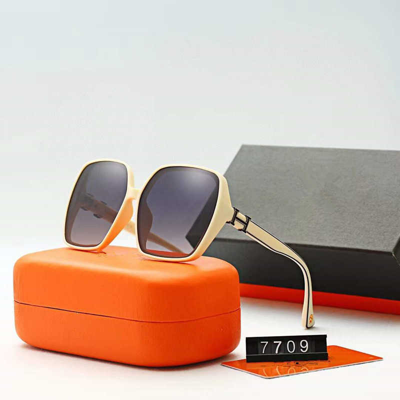 H letter fashion large frame Polarized Sunglasses Women's personalized Sunglasses driving stars same glasses trend
H letter fashion large frame Polarized Sunglasses Women's personalized Sunglasses driving stars same glasses trend
