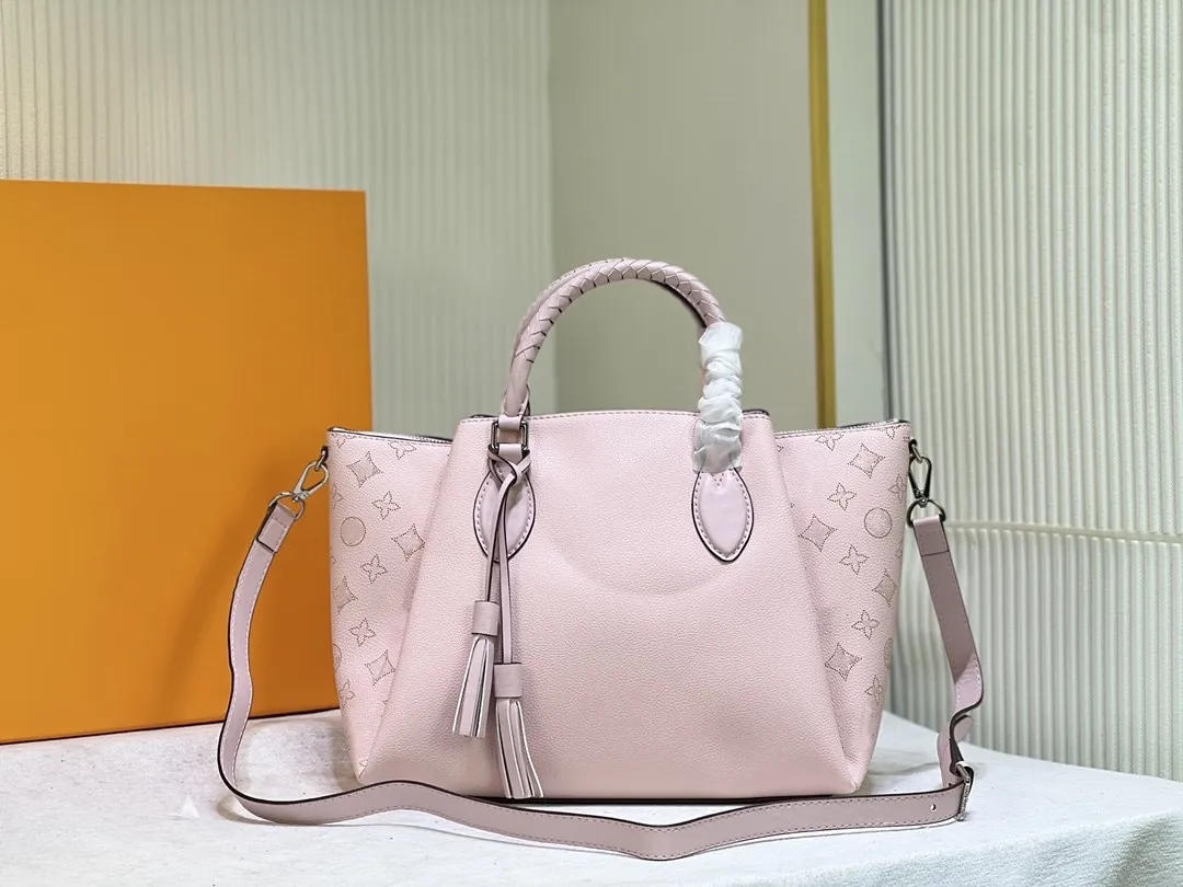 Totes MT BELLA TOTE Brand Handbag Floor Smooth Calfskin Women's Shoulder Bag Mahina Woven Handle and Double Leather Tassel Bag M55031
Totes MT BELLA TOTE Brand Handbag Floor Smooth Calfskin Women's Shoulder Bag Mahina Woven Handle and Double Leather Tassel Bag M55031