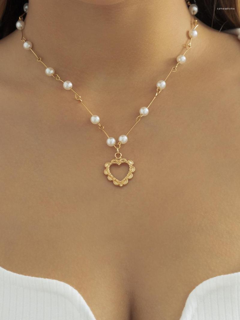 Pendant Necklaces Women's Necklace Pearl Chain Fashion Hollow Heart Temperament Simple Single Layer Girl
Pendant Necklaces Women's Necklace Pearl Chain Fashion Hollow Heart Temperament Simple Single Layer Girl