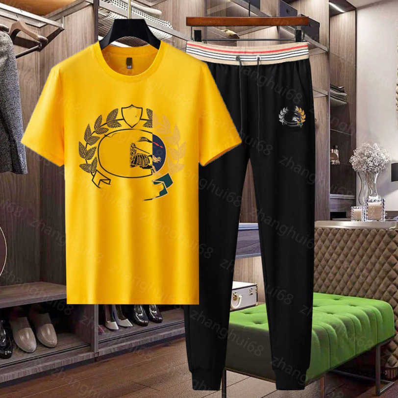 23ss Mens designer Tracksuit mens tracksuit Round neck Pure cotton Color matching War horse logo print Short sleeve t-shirt Elastic waist trousers set men clothes a1, 28
23ss Mens designer Tracksuit mens tracksuit Round neck Pure cotton Color matching War horse logo print Short sleeve t-shirt Elastic waist trousers set men clothes a1, 28