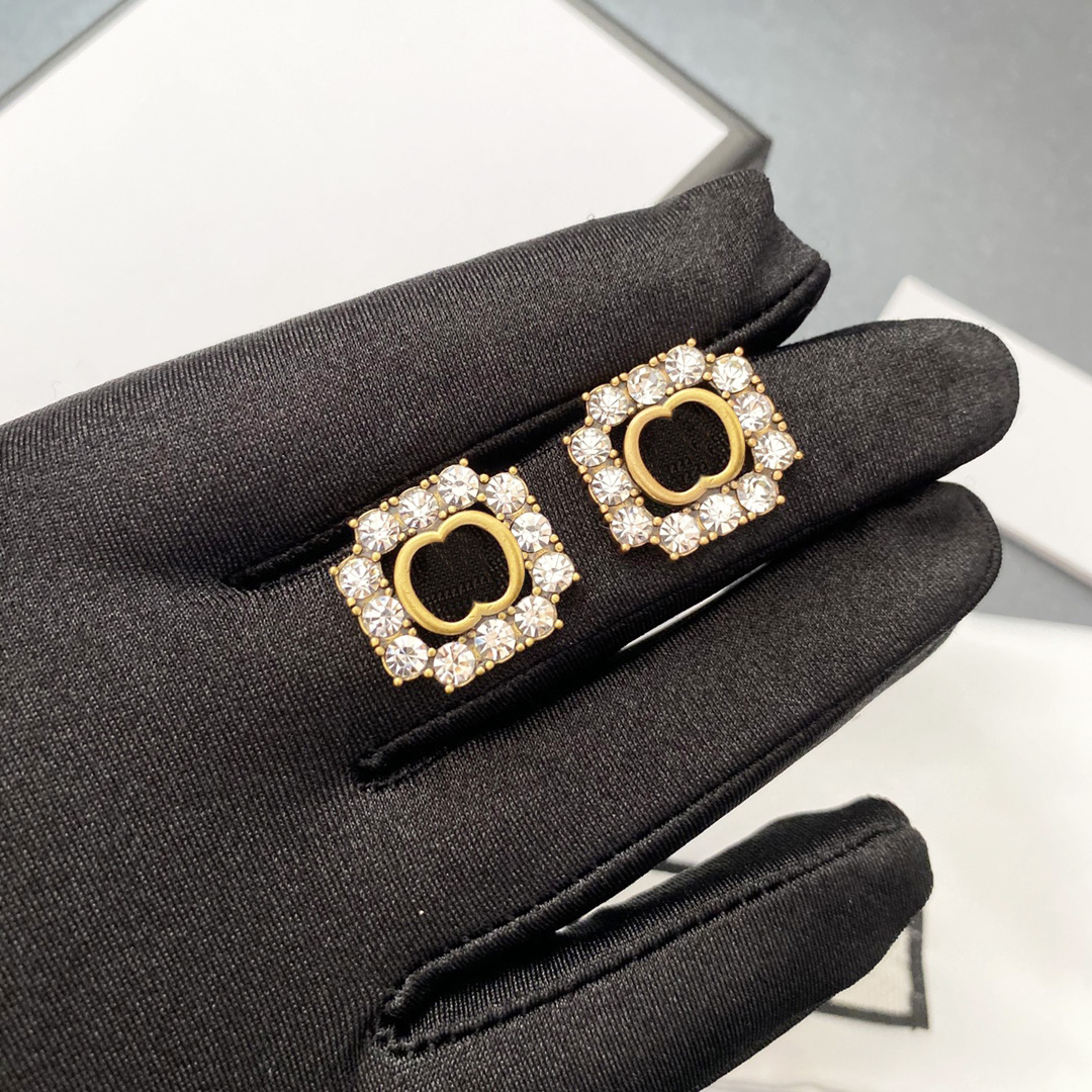 Luxury stud earring woman designer earrings double letter g jewelry women 18k plated diamond Crystal Rhinestones Wedding Gifts
Luxury stud earring woman designer earrings double letter g jewelry women 18k plated diamond Crystal Rhinestones Wedding Gifts